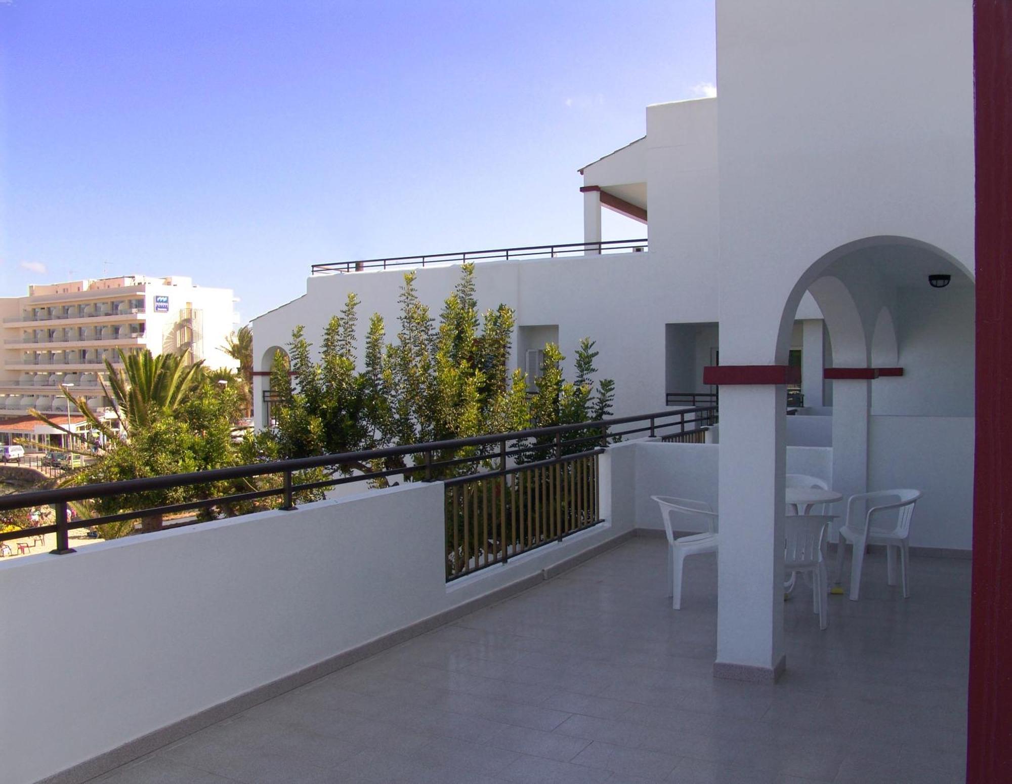 Apartamentos Playa Es Cana מראה חיצוני תמונה