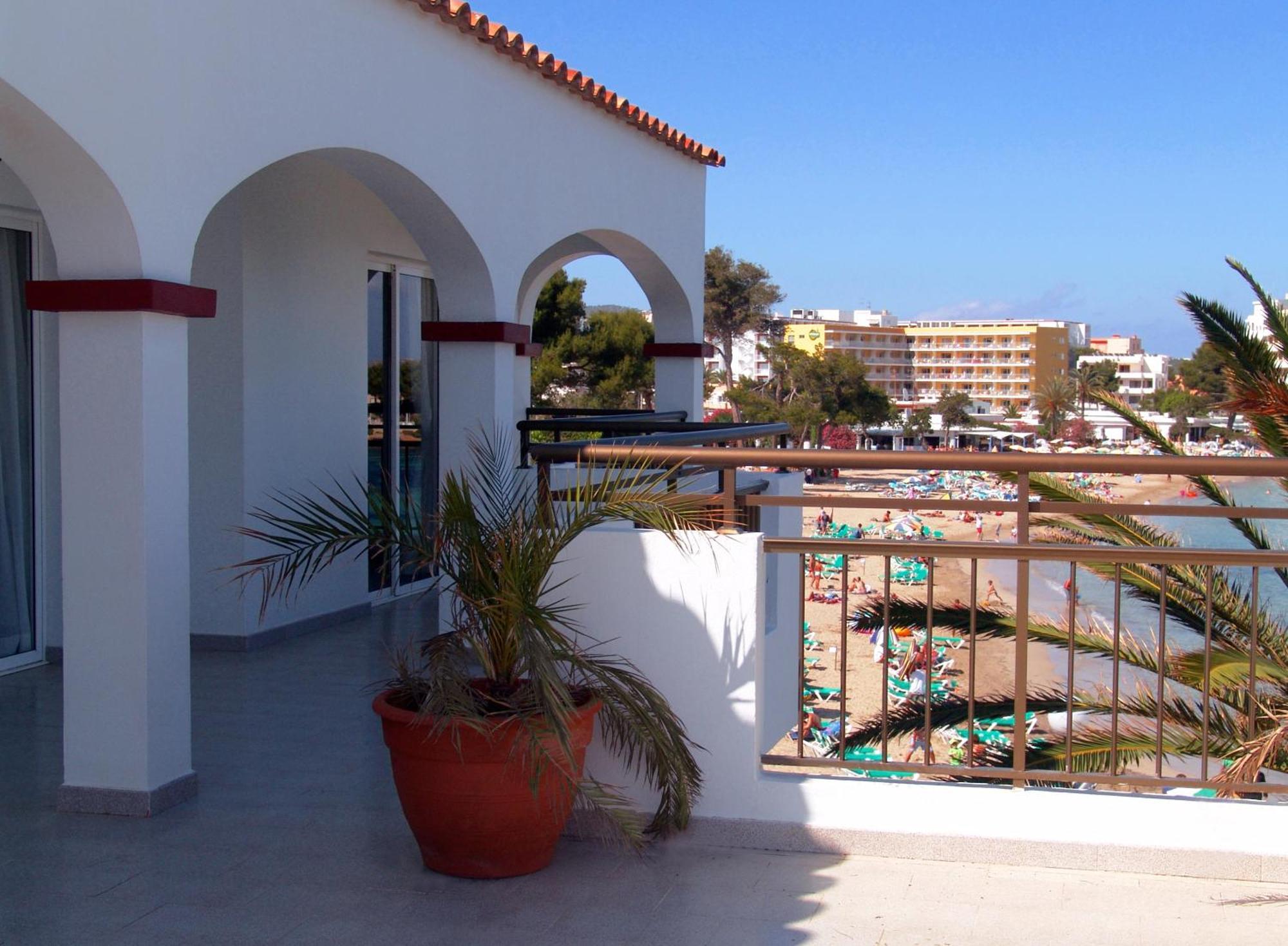 Apartamentos Playa Es Cana מראה חיצוני תמונה