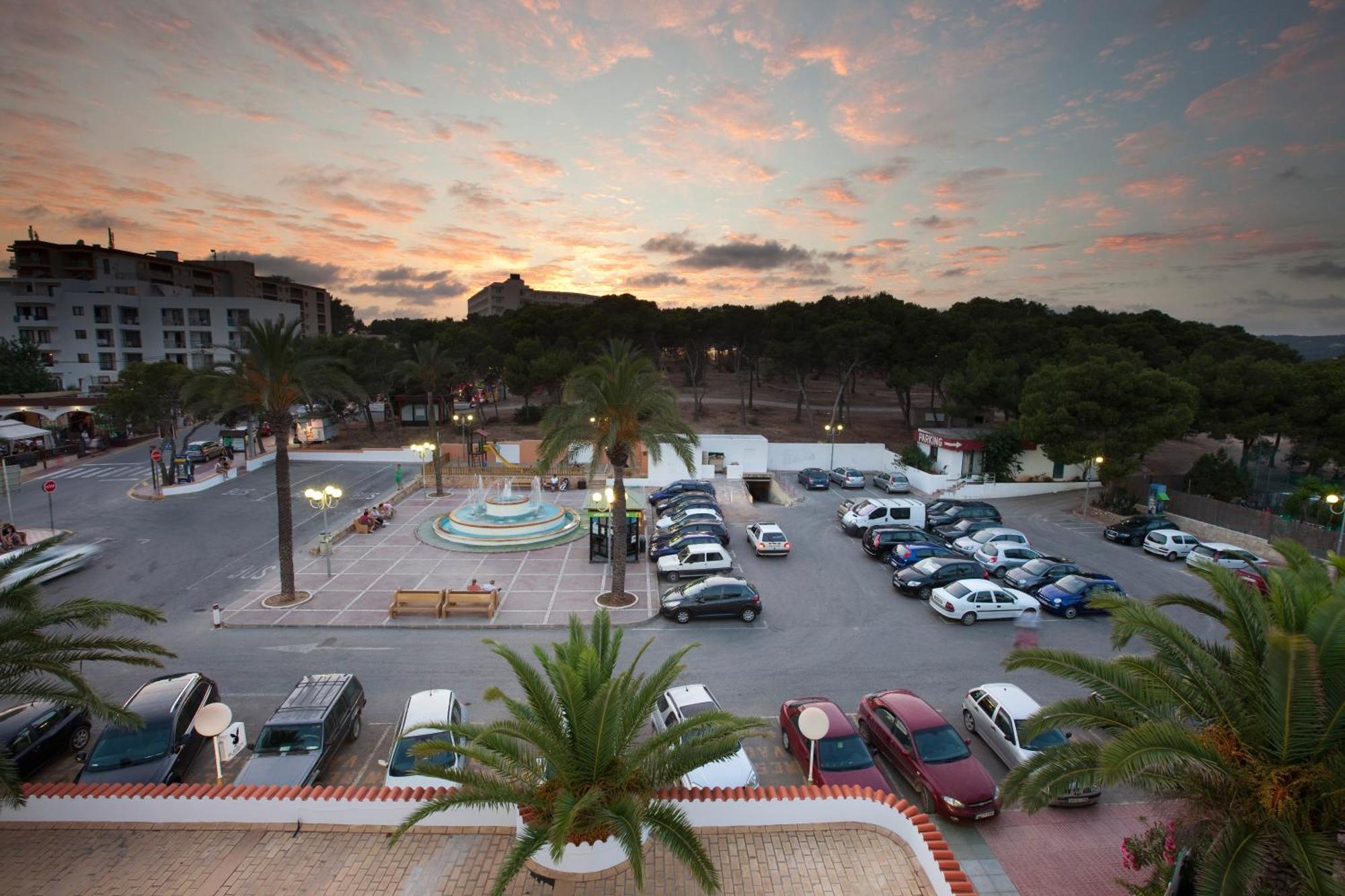 Apartamentos Playa Es Cana מראה חיצוני תמונה